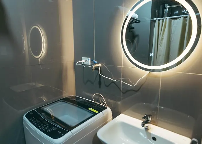 Modern Living 5 With Fast Wifi And Netflix Manila