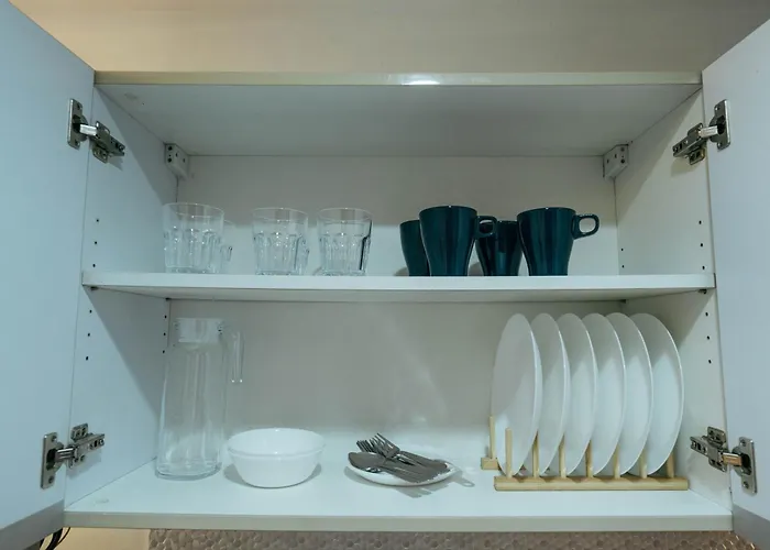 Modern Living 5 With Fast Wifi And Netflix Manila